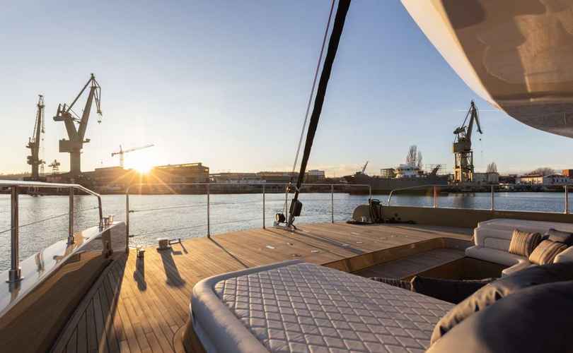 Moon Yacht 60