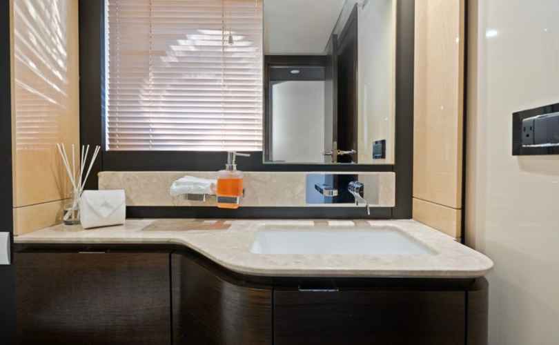 Photo Azimut 70 (2018)