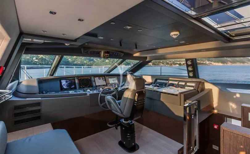Ferretti Custom Line 100