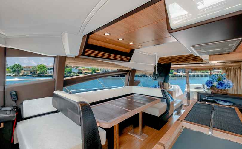 Photo Azimut 64 Fly (2013)
