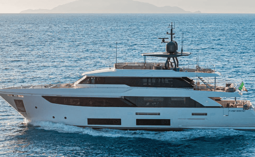 Photo Navetta 33 Custom Line (2020)
