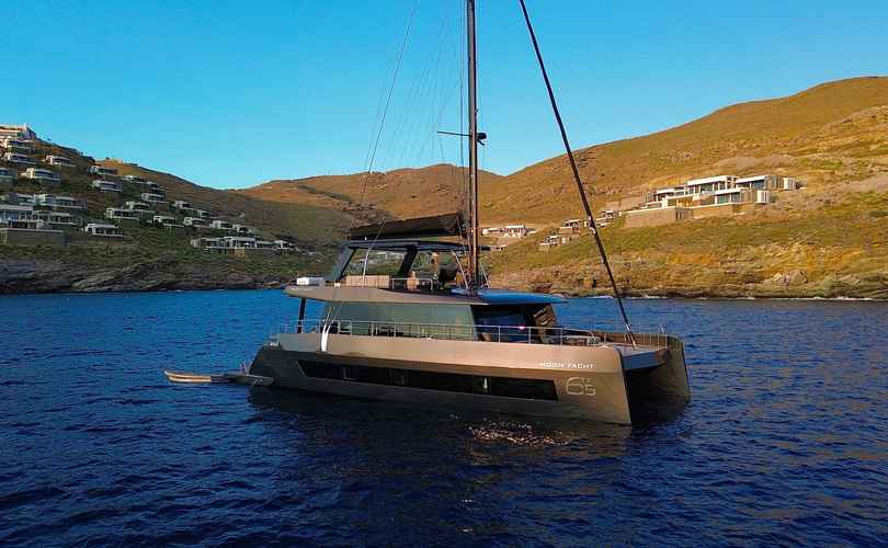 Moon Yacht 65