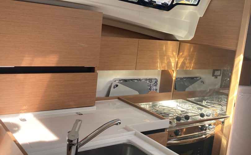 Sun Odyssey 350