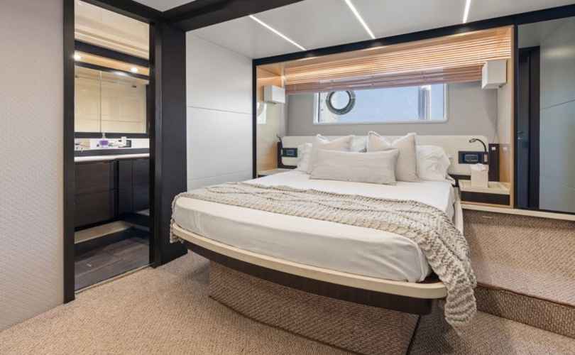 Photo Azimut 70 (2018)