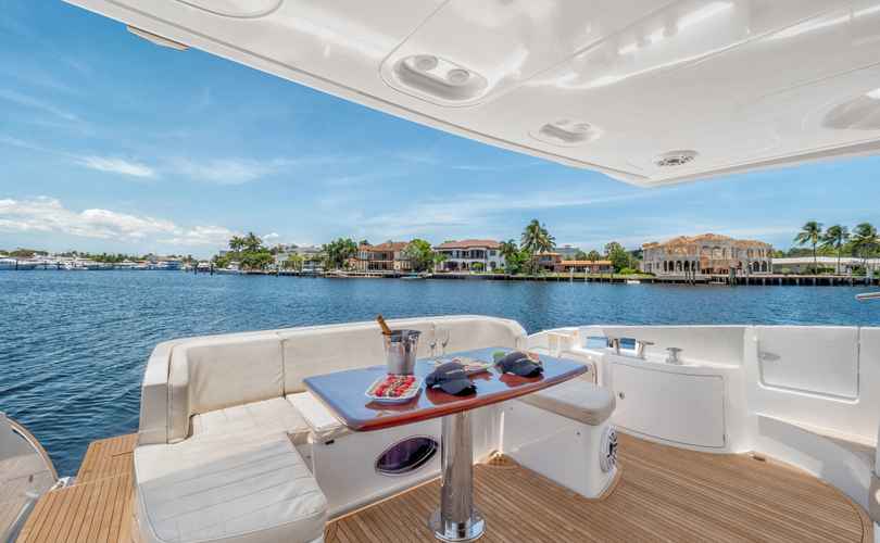 Photo Azimut 64 Fly (2013)