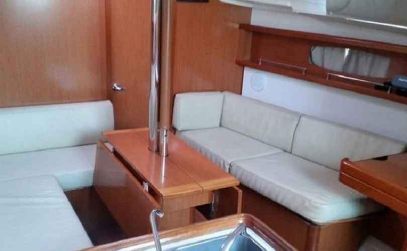 Sun Odyssey 37