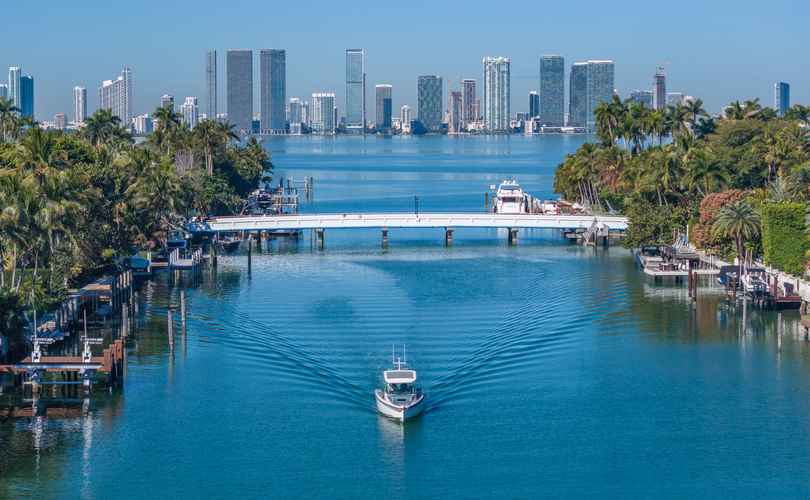 Photo Axopar 37 Sun Top (2025)