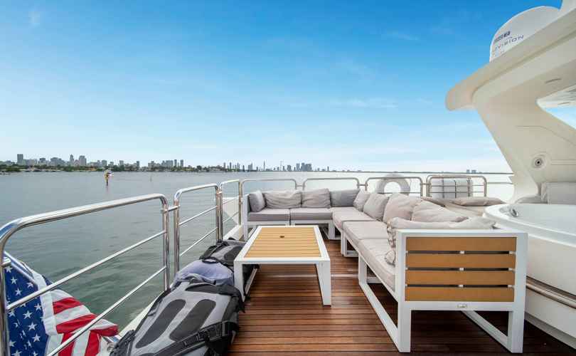 Photo Azimut 84 (2013)