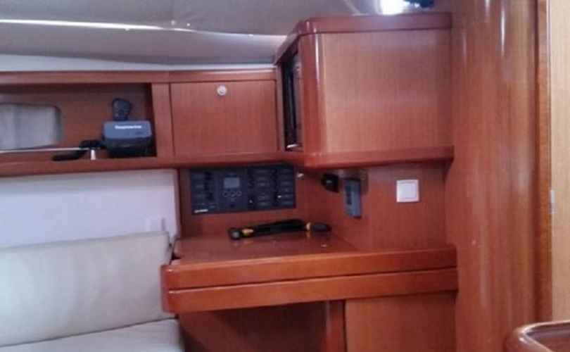 Sun Odyssey 37