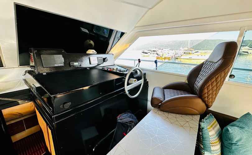 Ferretti 39 fly
