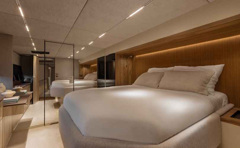 Moon Yacht 60