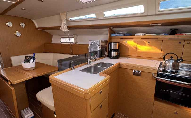 Sun Odyssey 42i