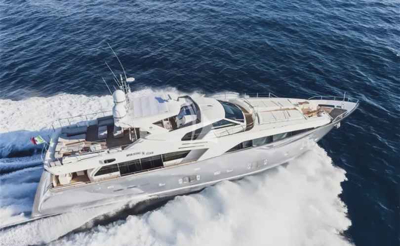 Ferretti Custom Line 100