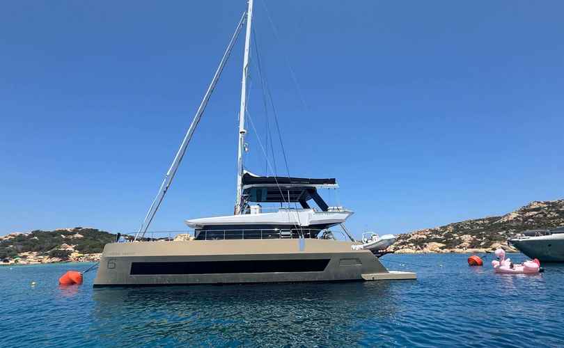 Moon Yacht 60