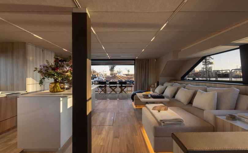 Moon Yacht 60