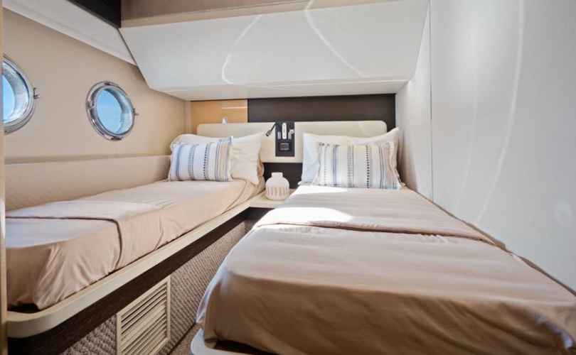 Photo Azimut 70 (2018)