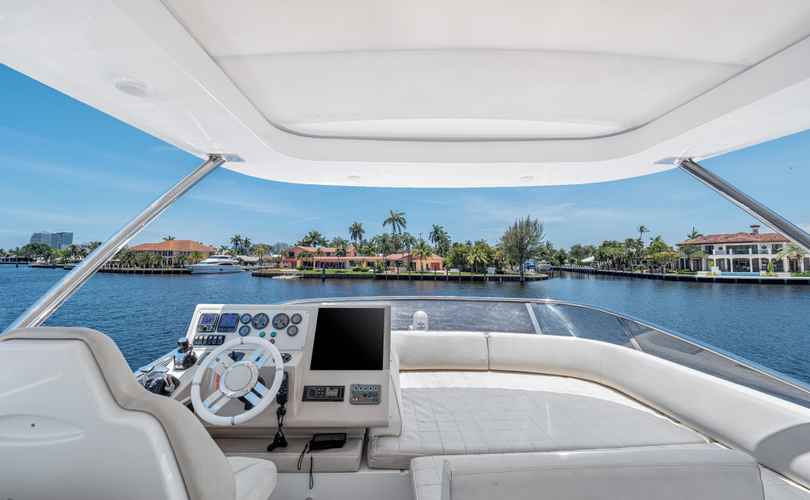 Photo Azimut 64 Fly (2013)