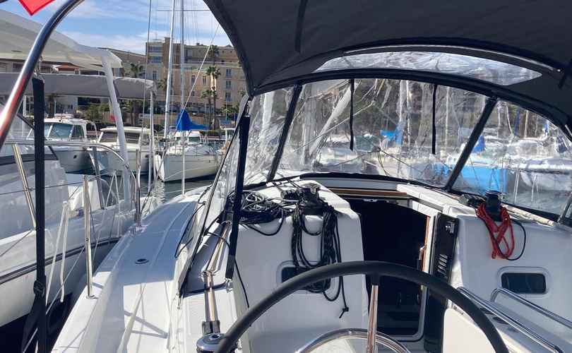 Sun Odyssey 350