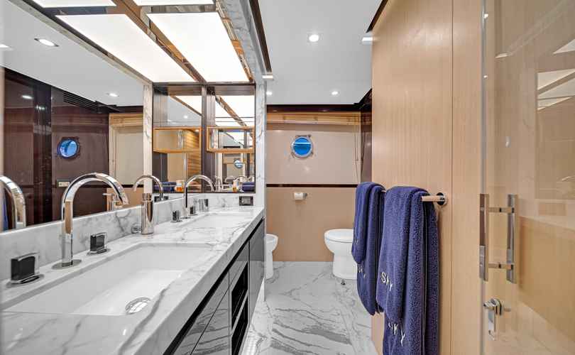 Photo Azimut 84 (2013)