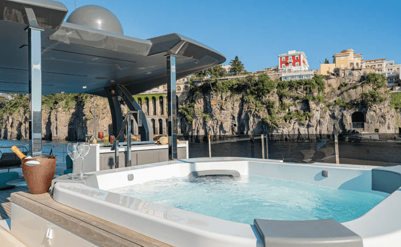 Photo Navetta 33 Custom Line (2020)