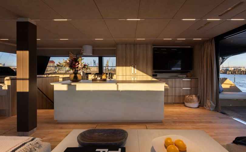 Moon Yacht 60