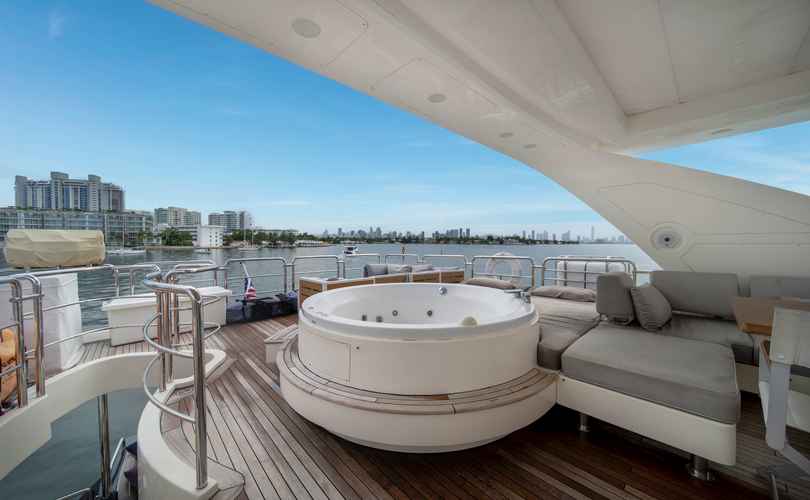 Photo Azimut 84 (2013)