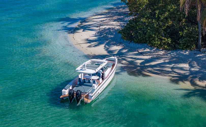 Photo Axopar 37 Sun Top (2025)