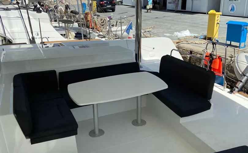 Photo Lagoon 52 Fly (2019)