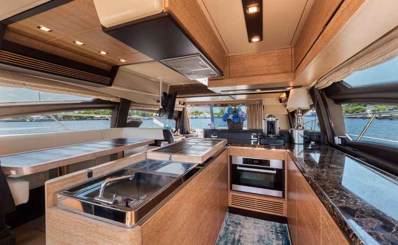 Photo Azimut 64 Fly (2013)