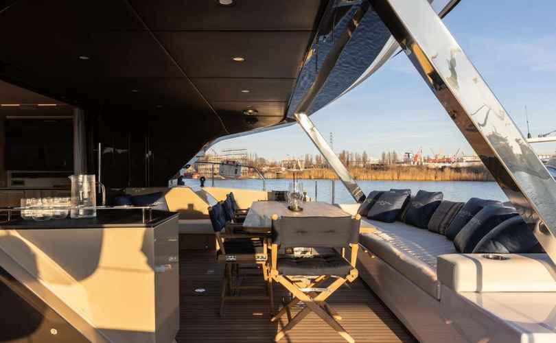Moon Yacht 60