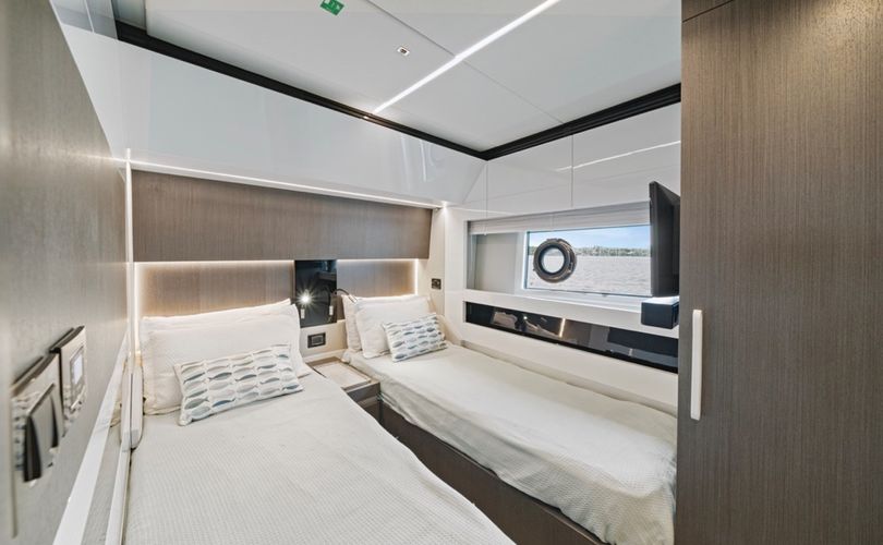 Photo Azimut S7 (2019)