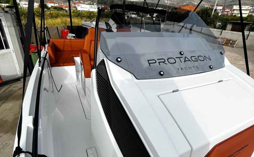Photo Protagon 25 Sundeck (2024)