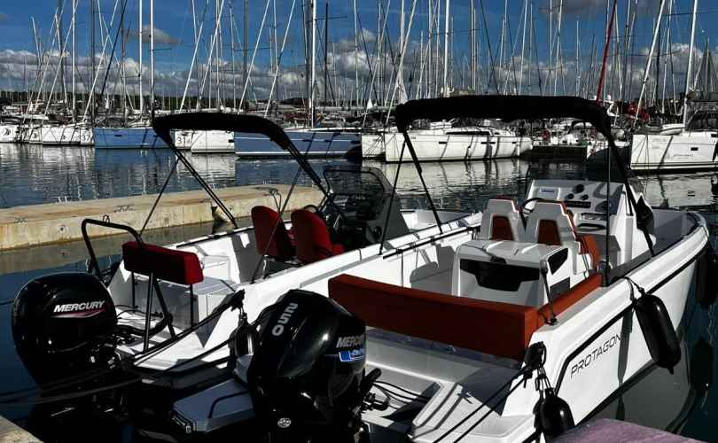 Photo Protagon 25 Sundeck (2024)