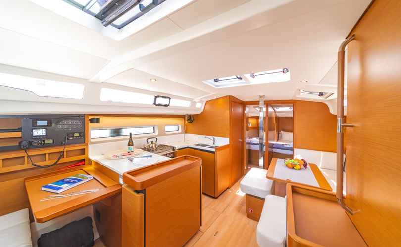 Sun Odyssey 440