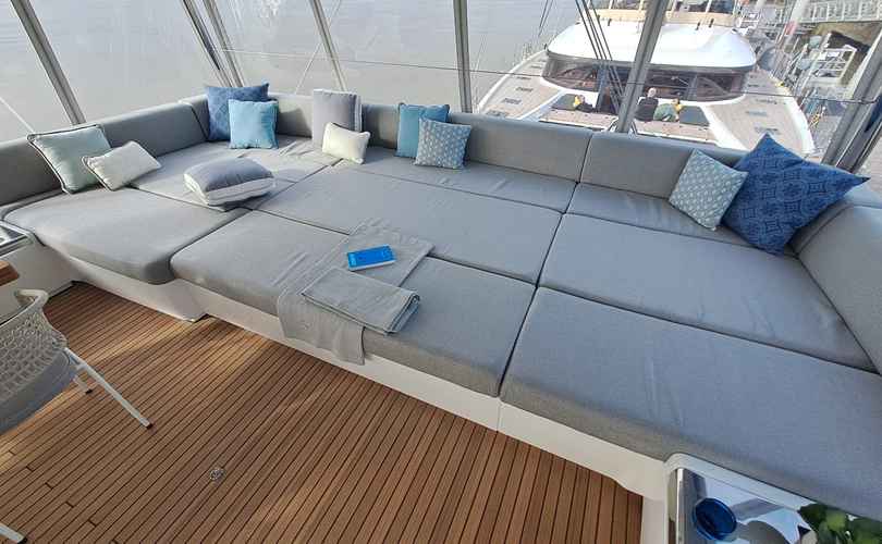 Lagoon Seventy 7