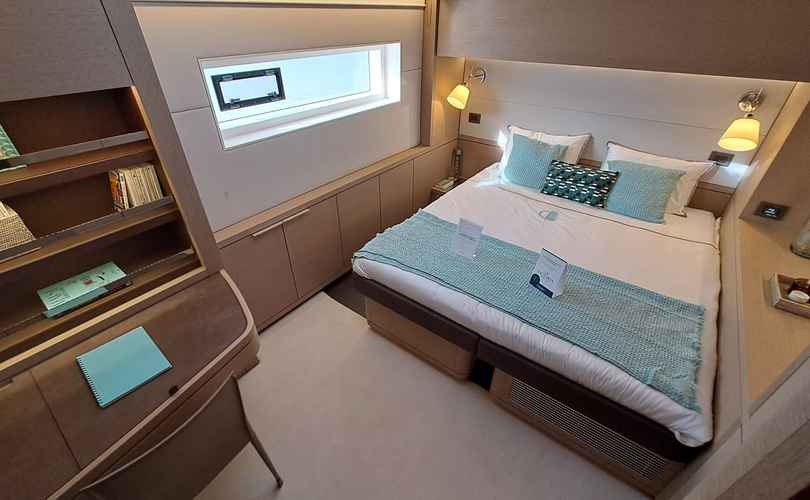 Lagoon Seventy 7