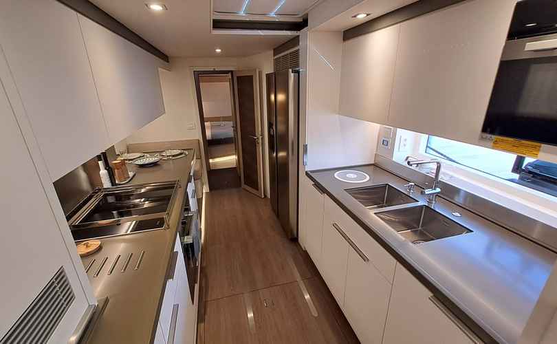 Lagoon Seventy 7