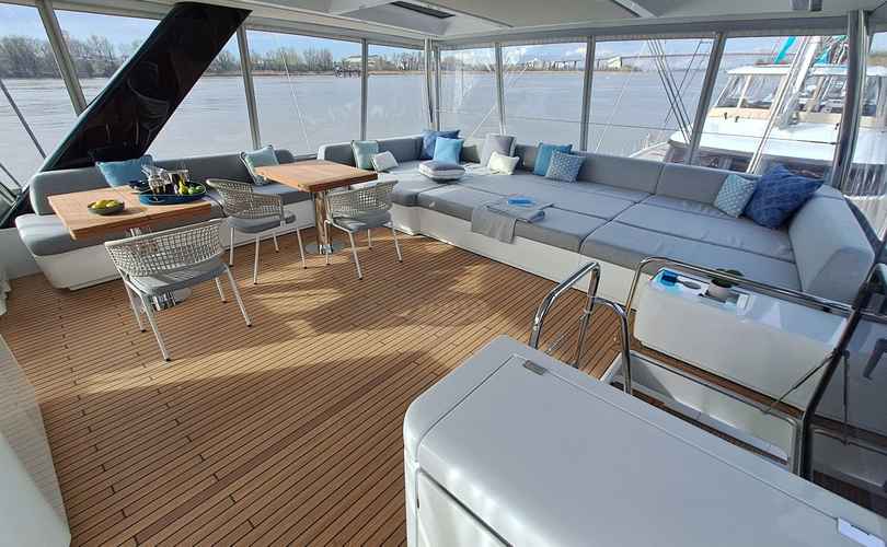 Lagoon Seventy 7