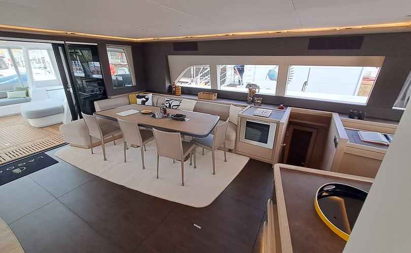 Lagoon Seventy 7