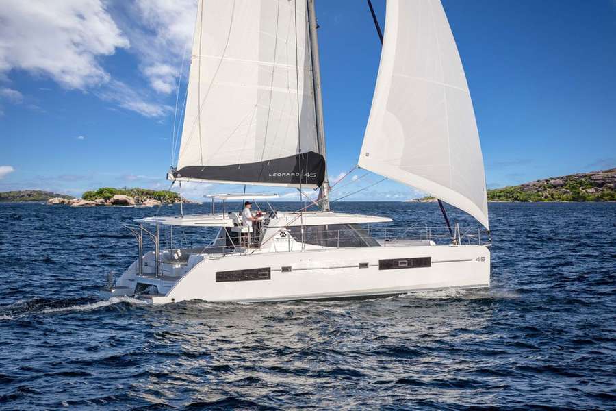 Wynajmij Leopard 45 (2020)