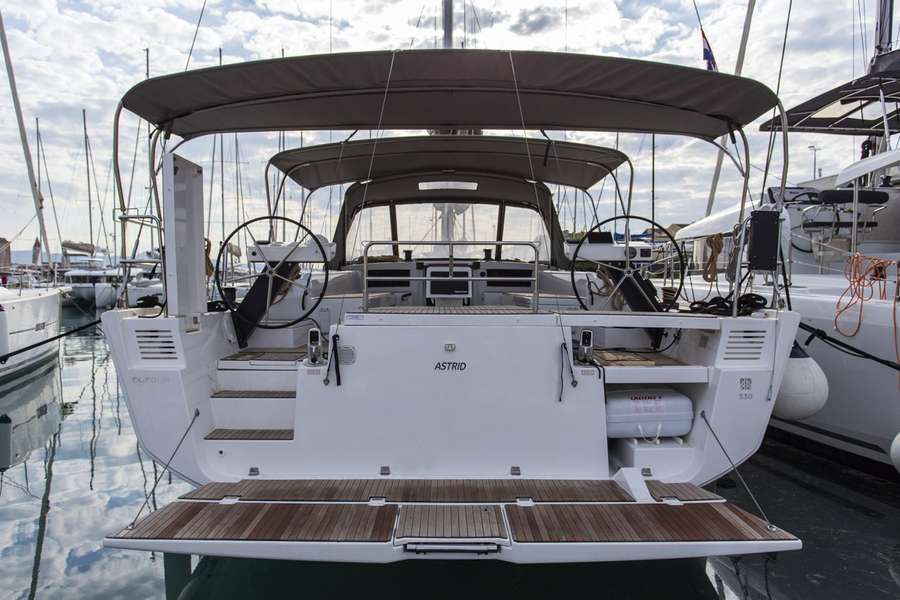 Dufour 530