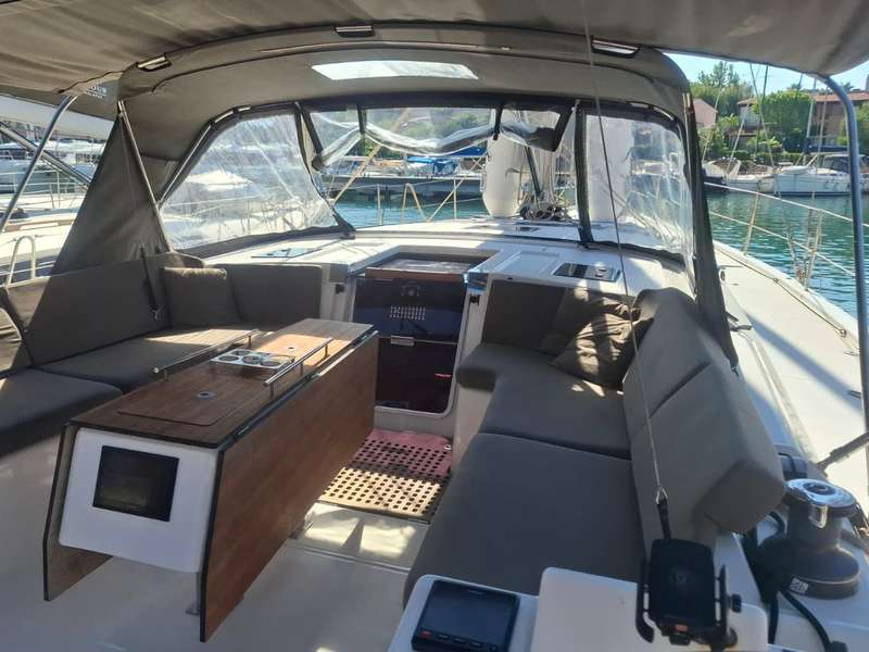Dufour 530
