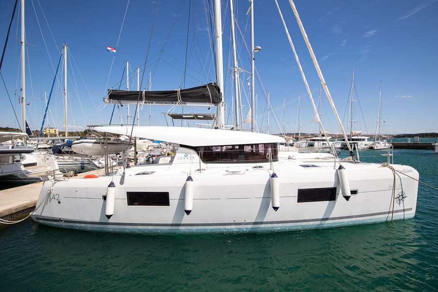 Lagoon 42