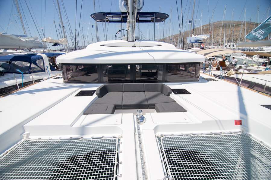 Lagoon 52