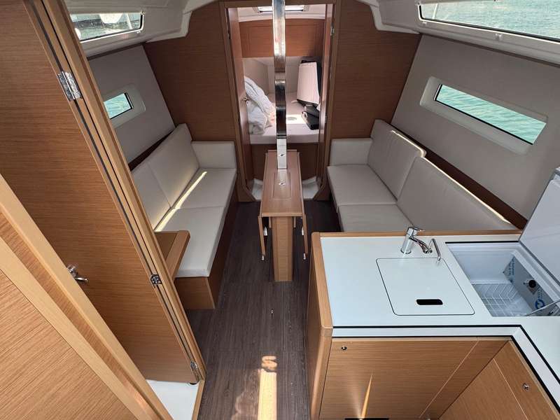 Sun Odyssey 350