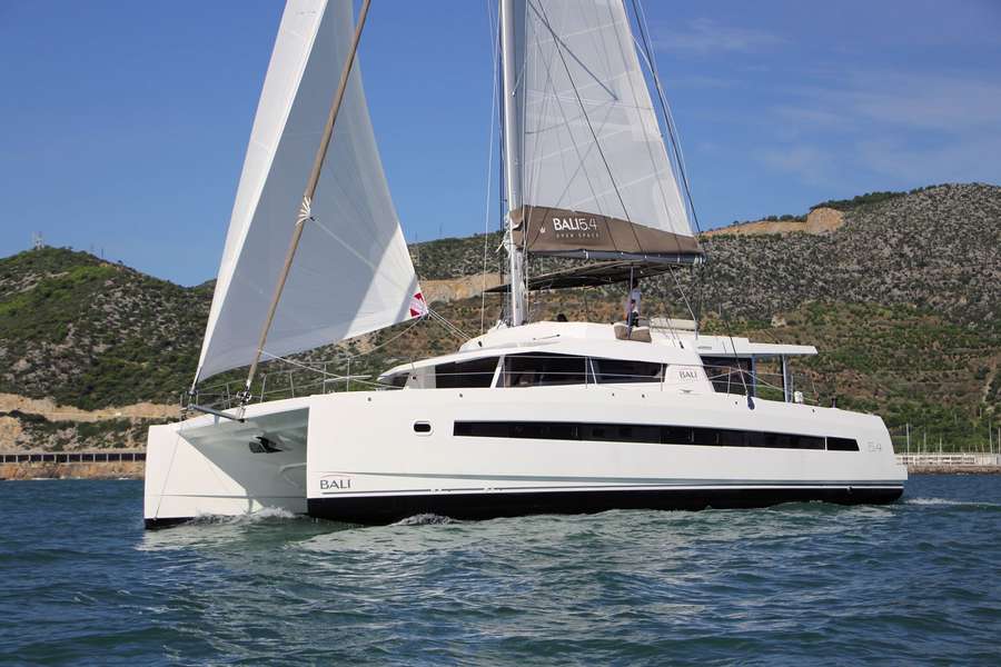 Bali 5.4 (2022) Charter