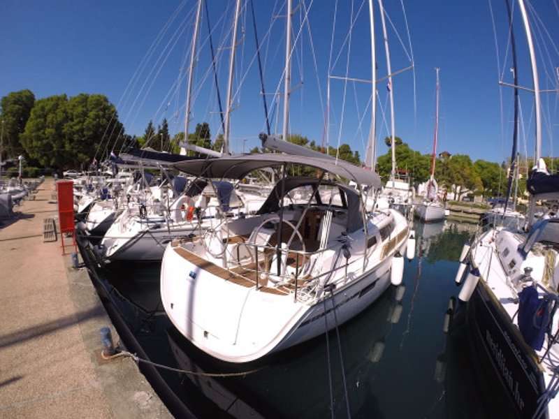Bavaria Cruiser 37