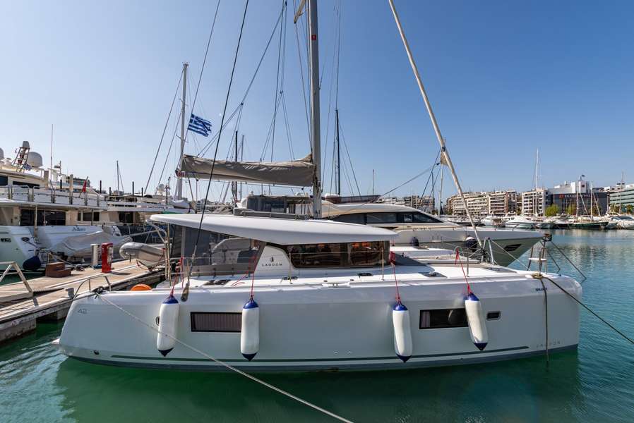 Lagoon 42