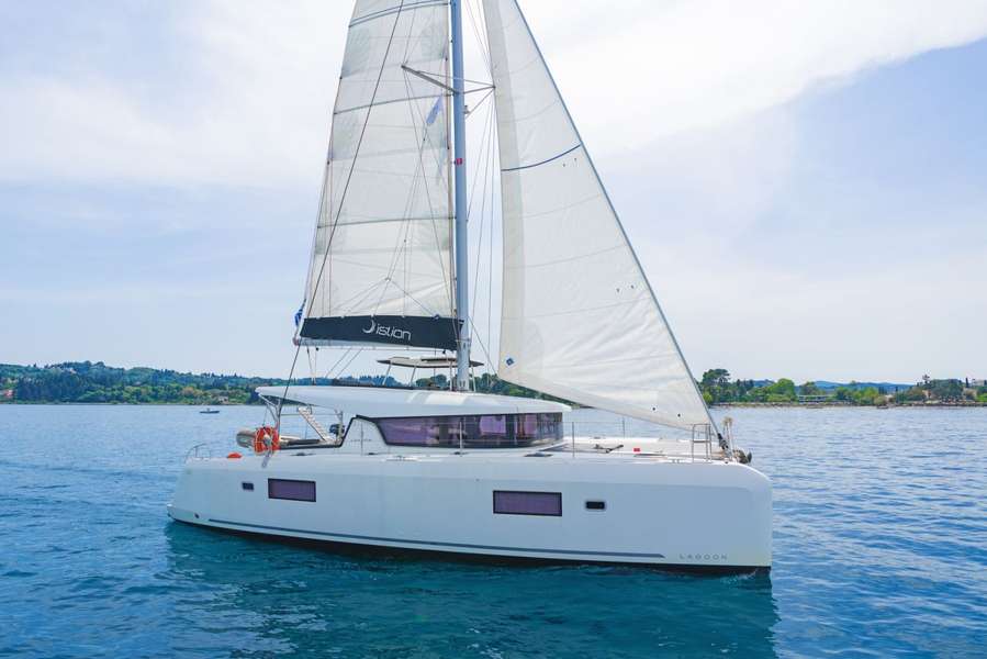 Lagoon 42