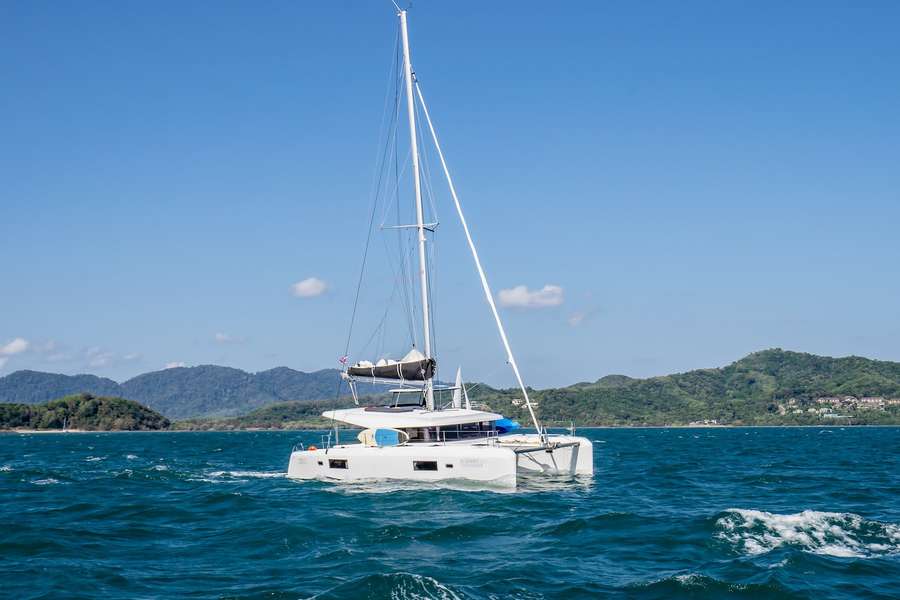 Lagoon 42